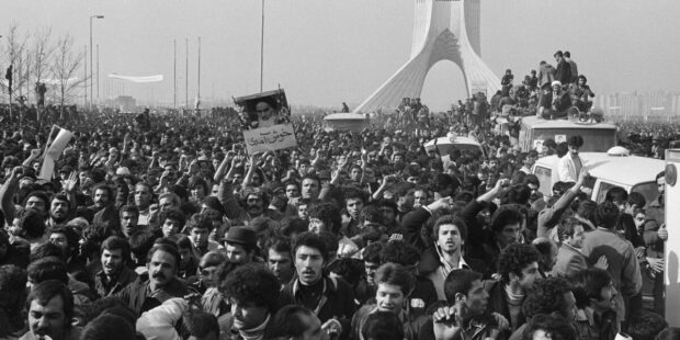 فشرده ریشه های انقلاب ایران ، نوشتاری برای نسل پس از انقلاب
